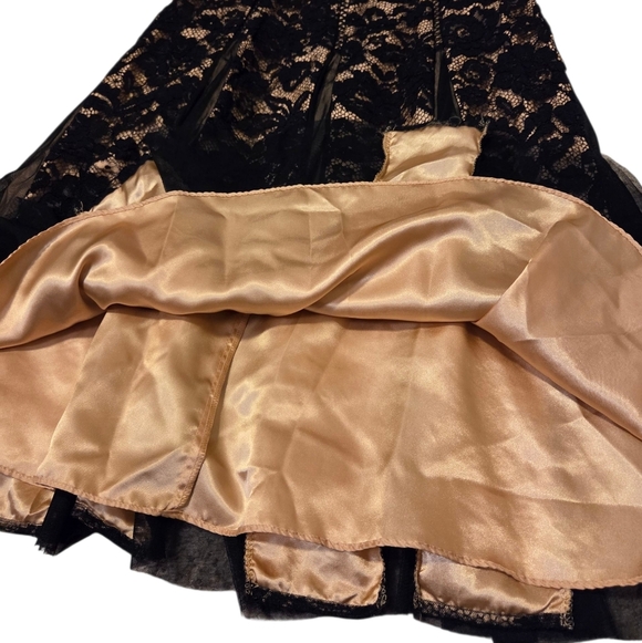 WHBM Cap Sleeve All Over Lace Godet Fit N Flare Dress Cocktail Party Black - Picture 11 of 11